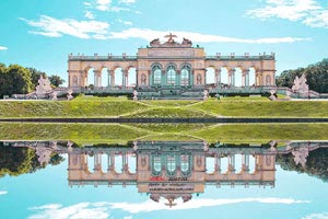 英格兰女足紧咬对手拔得头筹