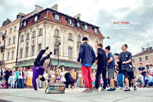 切尔西客场连战连捷控制四分差距